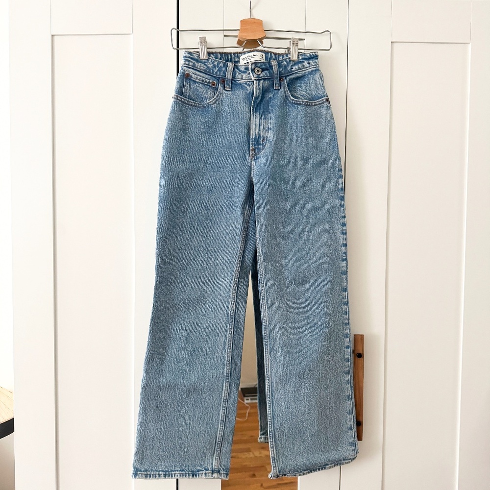 Abercrombie Curve Love High Rise 90s Relaxed Jean Medium Marble